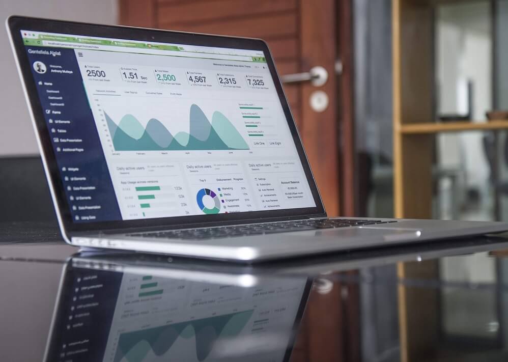 podcast analytics dashboard